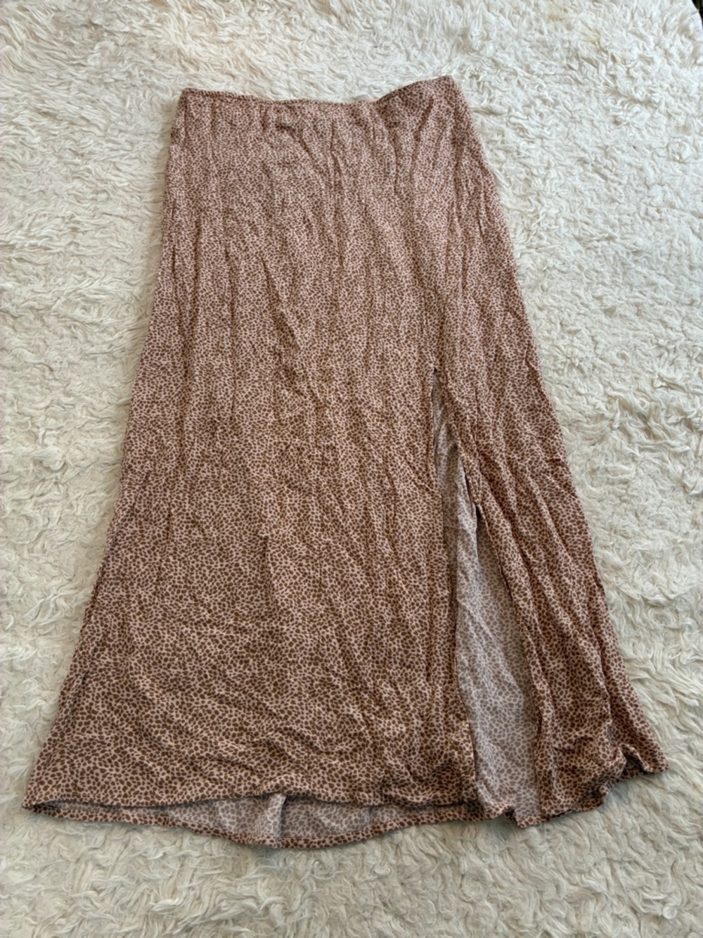 American Eagle Medium Leopard Print Pink Skirt